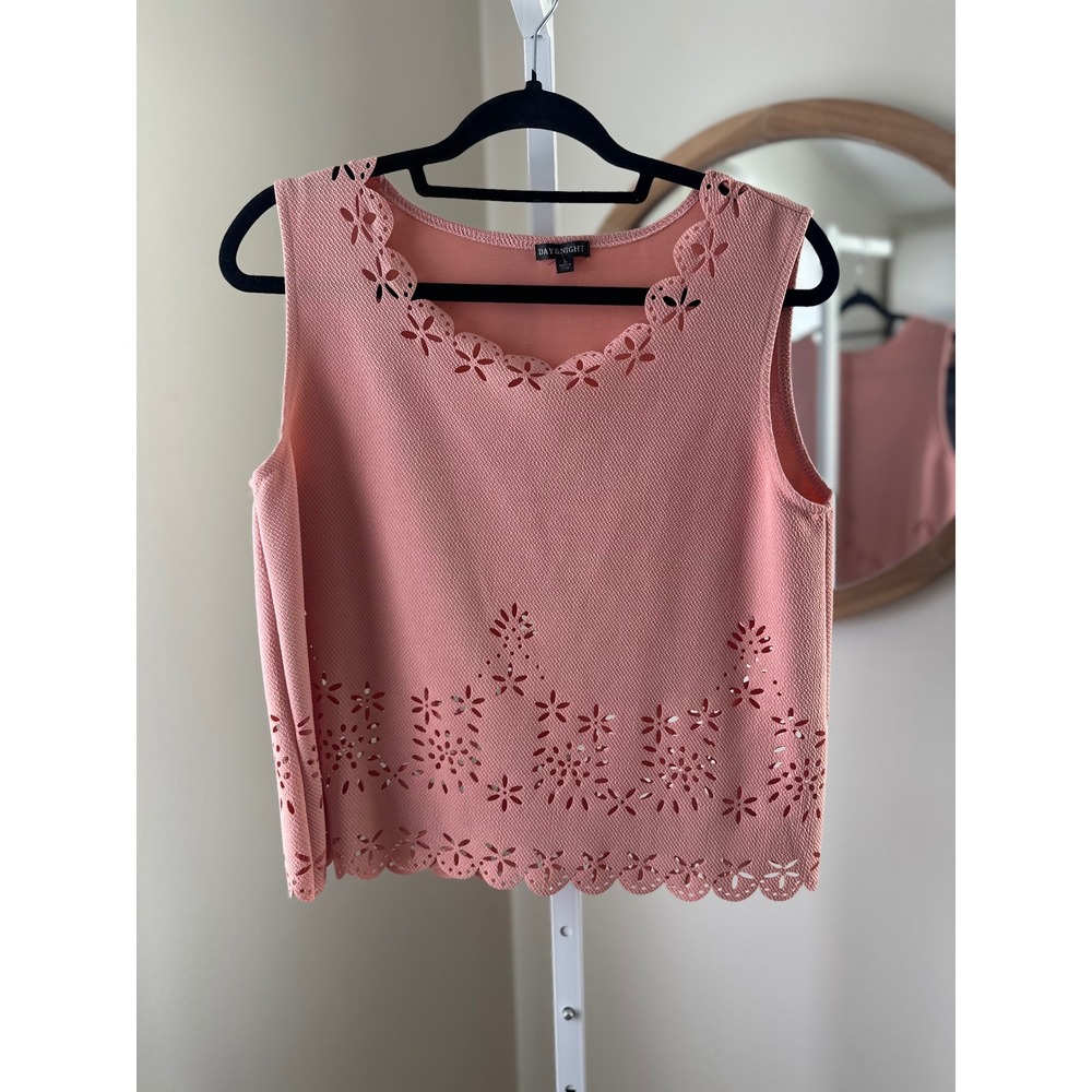 Day & Night Pink Laser Cut Eyelet Scalloped Sleeveless Top L, Feminine, Flirty